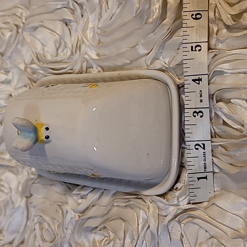 Bee Honeycomb Ceramic Butter Dish With Lid - Farmhouse Decor - Picture 9 of 11